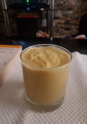 A picture of Mango banana smoothie.