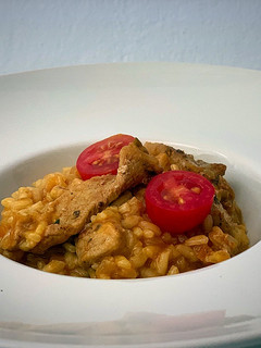 Una foto de Risotto de sobrasada, nueces y carne en adobo