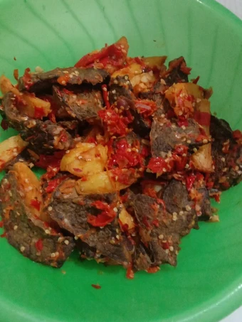 Cara Mudah Menyiapkan Resep Balado paru sapi dan kentang Anti Ribet, Enak