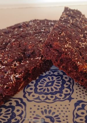 Una foto de Brownie Cacao-plátano 🍌🍫