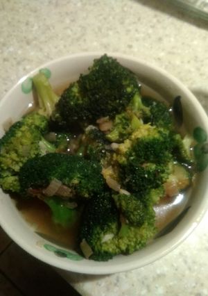 A picture of Broccoli and garlic.