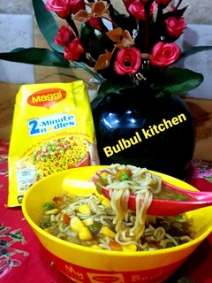 चाइनीज़ मैगी सूप (chinese maggi soup recipe in Hindi) रेसिपी मुख्य फोटो