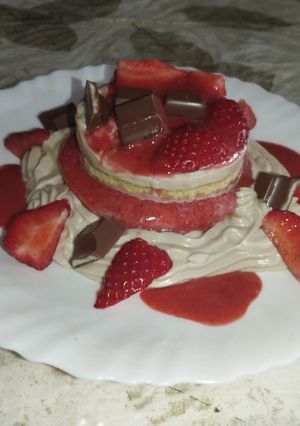 Une photo de Ma recette de charlotte élégante c'est une charlotte aux fraises revisiter gastronomique