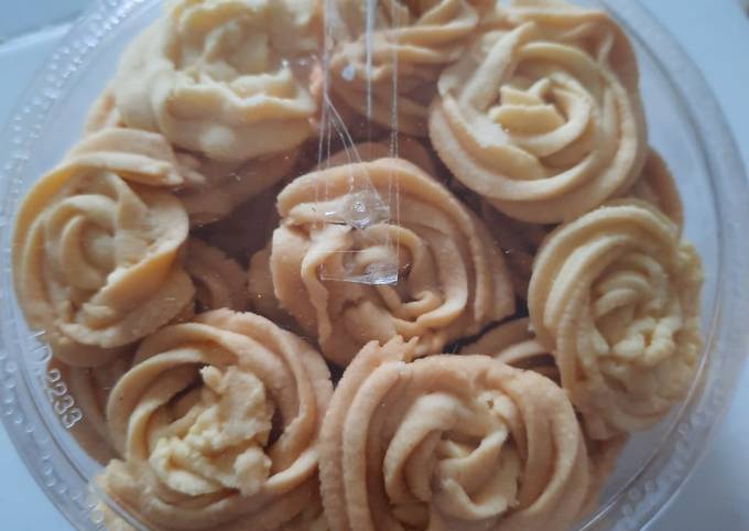 Resep mudah memasak Kue Sagu Susu 3 Bahan untuk Idul Fitri yang gurih