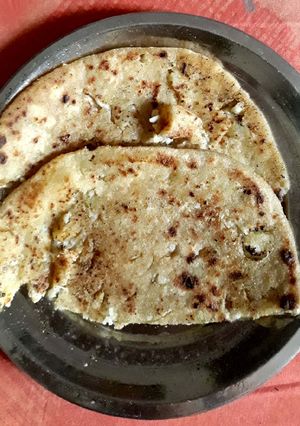 A picture of Gobhi ke roti.