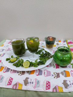A picture of Refreshing mint lemonade.