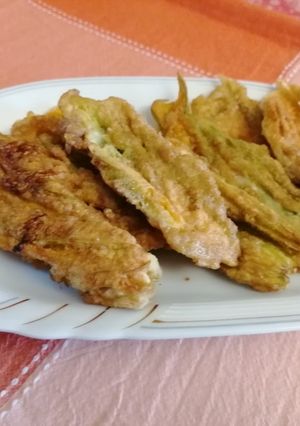 Foto di Fiori di zucca impanati e fritti