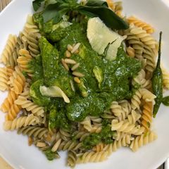 A picture of Pesto pasta (chicken version).