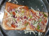 चीज़ ब्रेड पिज़्ज़ा (Cheese bread pizza recipe in hindi)