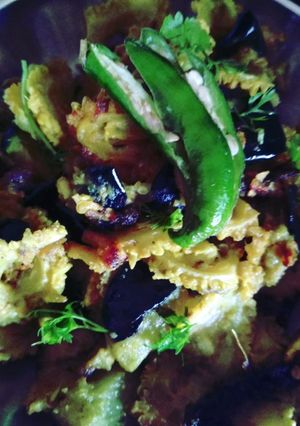A picture of Pointed gourd and brinjal fry.