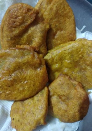 A picture of Aloo pakora.