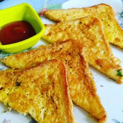 A picture of French toast.