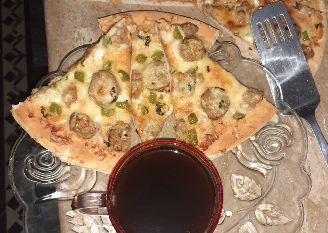 Gola kabab Pizza with Black Coffee
