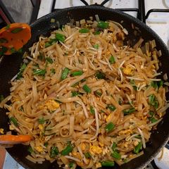 A picture of Pad Thai.