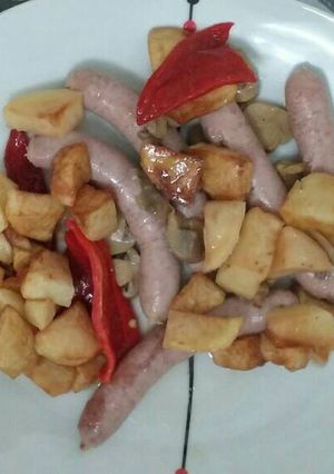 Una foto de Salchichas al vino blanco con pimientos de Piquillo