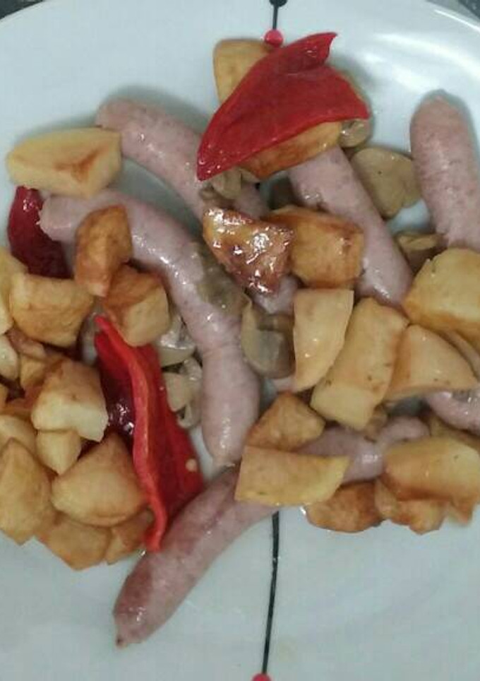 Una foto de Salchichas al vino blanco con pimientos de Piquillo