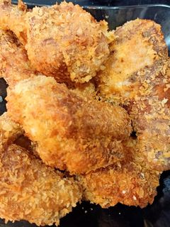 Hình của món Thịt gà KFC kèm khoai tây chiên cho bé.