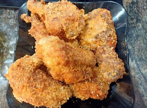 Hình của món Thịt gà KFC kèm khoai tây chiên cho bé.