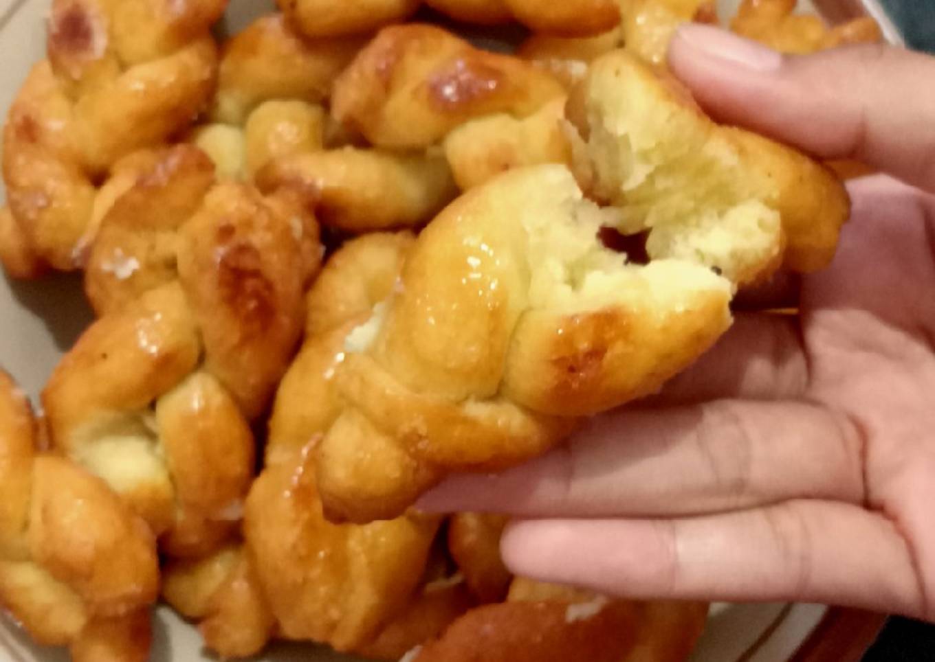 Donat kepang karamel