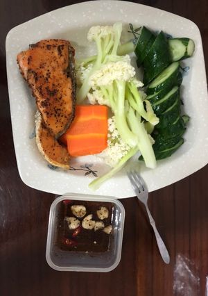 Hình của món Eat lean cá hồi rau củ quả.