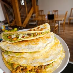 A picture of Chicken tacos w/ guacamole.