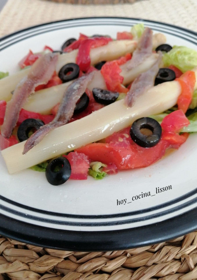 Una foto de Ensalada de espárragos blancos