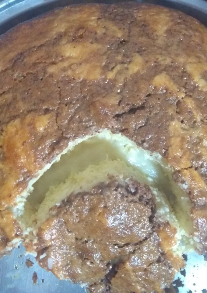 Una foto de Bizcochuelo marmolado relleno con crema pastelera (sin Maizena)