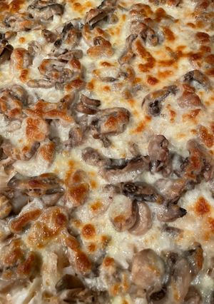 A picture of Diana's Cauliflower Pizza Crust Pizza.
