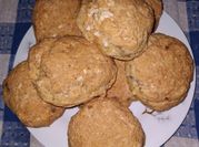 Una foto de pan integral con avena