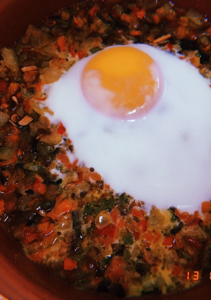 Una foto de Cazuela de verduras con huevo al horno