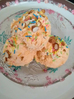 A picture of Mango ice cream.