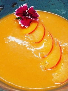 Una foto de Salmorejo de albaricoque