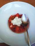 Soupe de fraise et framboise à la cardamome