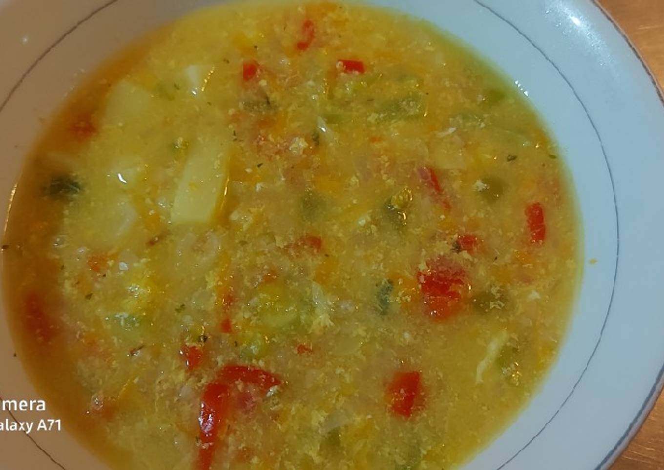 Sopa de huevo y verdura