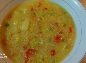 Una foto de Sopa de huevo y verdura