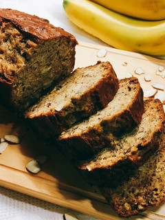 Banana bread 香蕉杏仁蛋糕🍌 的食譜成品照片