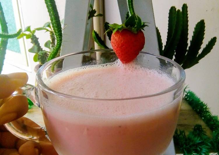 Strawberry yogurt shake