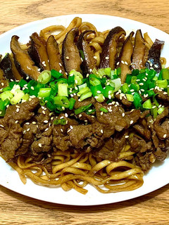 香菇牛肉炒麵 的食譜成品照片
