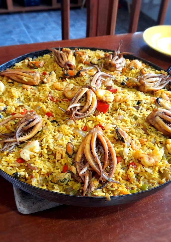 Una foto de Paella De Mariscos Express Súper Fácil