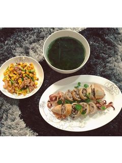 Hình của món Mực ống dồn thịt chiên Thịt băm xào ngô ngọt.