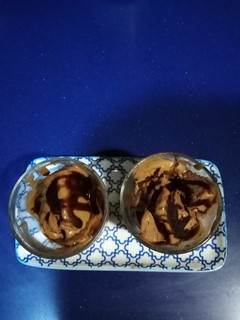 Una foto de Helado de plátano y chocolate