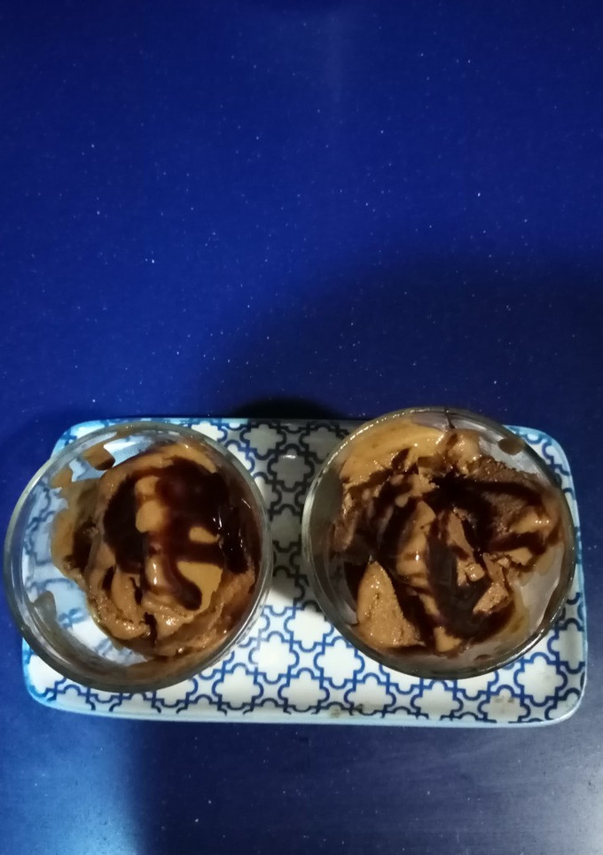 Una foto de Helado de plátano y chocolate