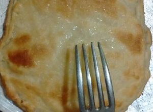 Una foto de Postre de Manzana con tapas de empanadas!!