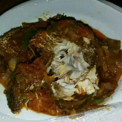 A picture of Croaker fish sauce with spring onions.