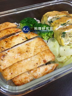 【一鍋到底】紅椒煎雞胸便當 的食譜成品照片