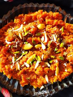 गाजर का हलवा (Gajar Halwa Recipe In Hindi) रेसिपी मुख्य फोटो