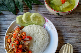 Cara Buat Nasi Ayam Suwir Sambal Matah Yang Mudah