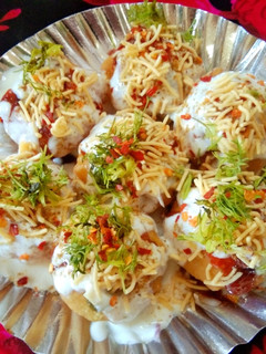 दही पूरी (Dahi puri recipe in hindi) रेसिपी मुख्य फोटो