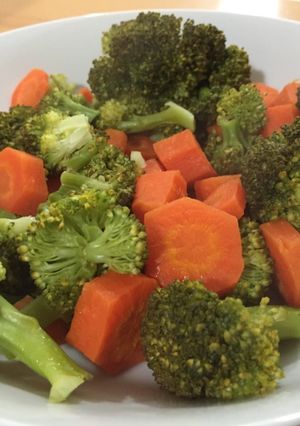 A picture of Easy and Quick Steamed Broccoli in Lekue Case.