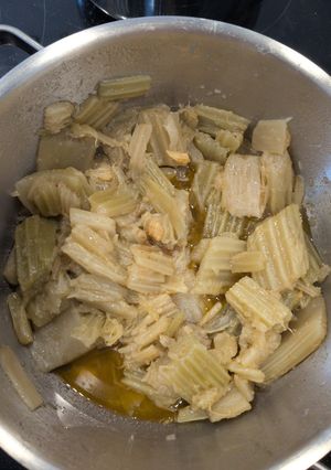 Una foto de Cardo en salsa de pimentón y ajo